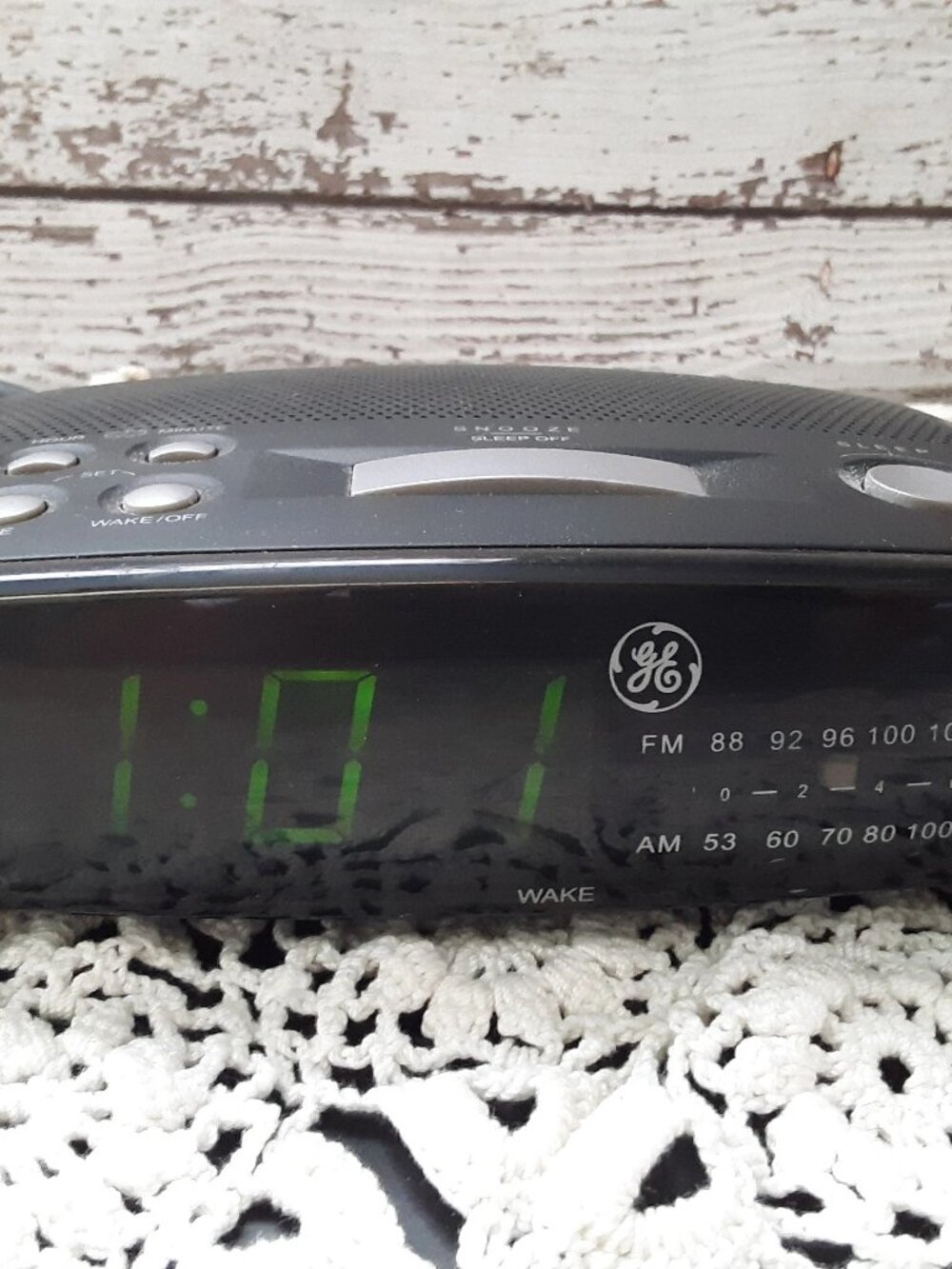 Vintage General Electric AM/FM Clock Radio 7-4835A